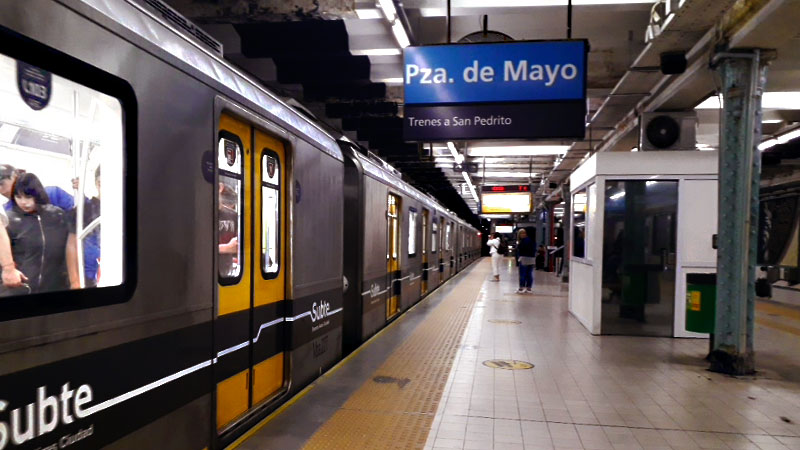 trenes a San pedrito. Estacion Plaza de Mayo